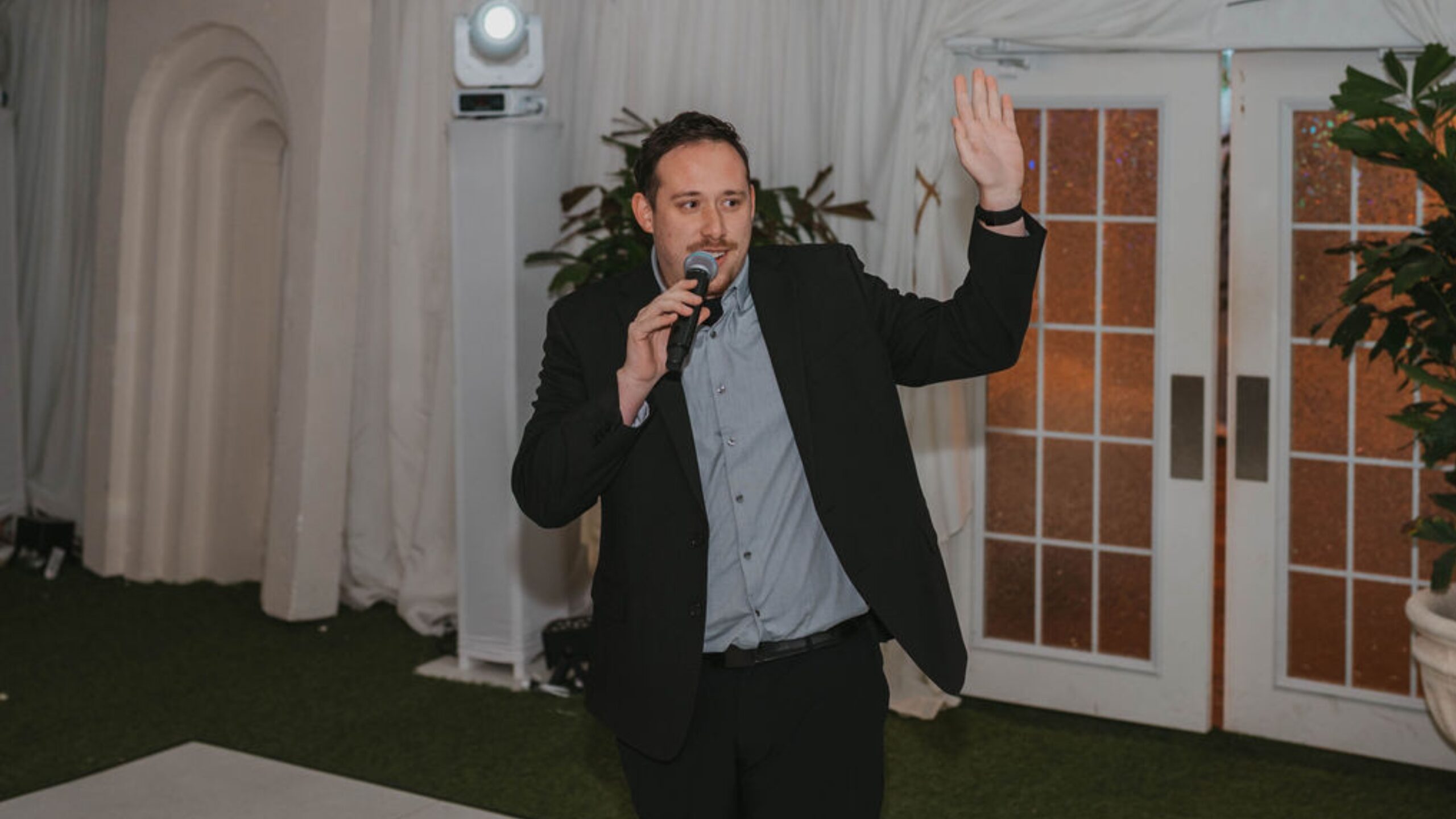 Drew Segura — MC y DJ de bodas